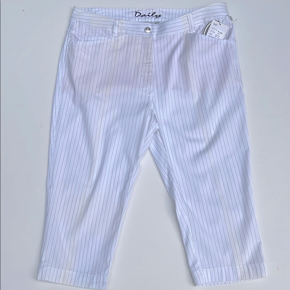 🦓NWT Daily Sports capri🦓